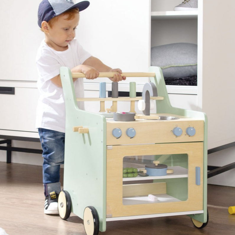 Houten kinderkeuken op wieltjes