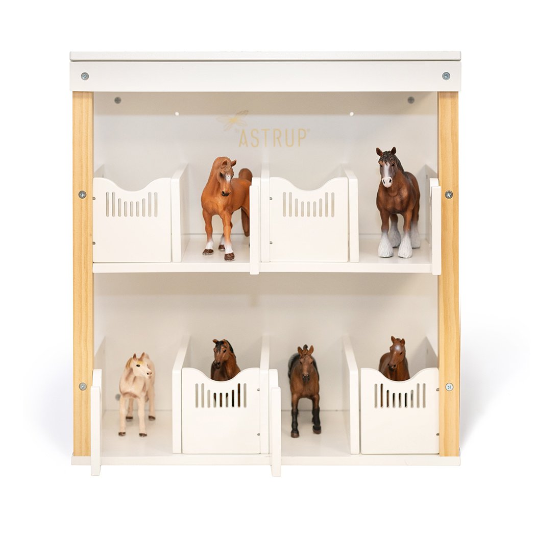 Houten paardenboxen voor speelgoed paarden